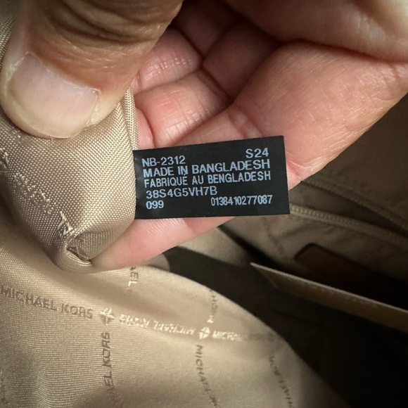 Michael Kors purse - Picture 6 of 7